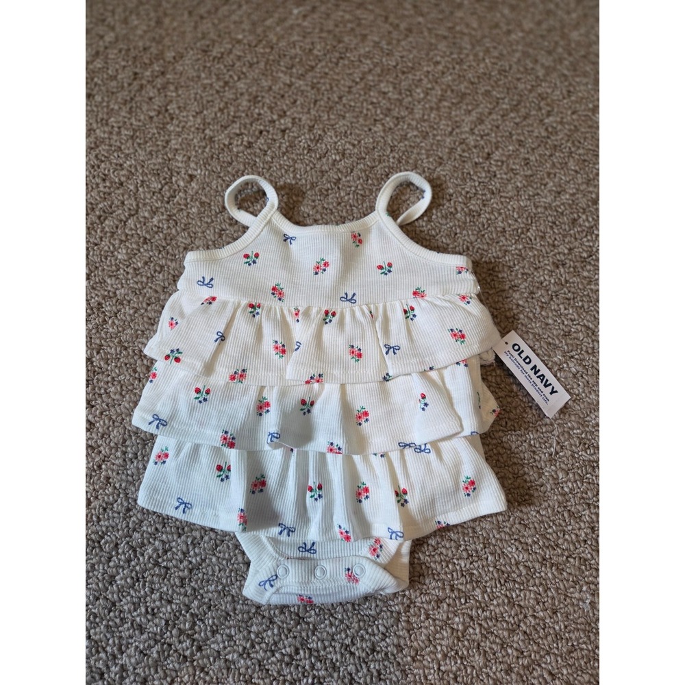 Old navy baby girl outfit 0-3 mos